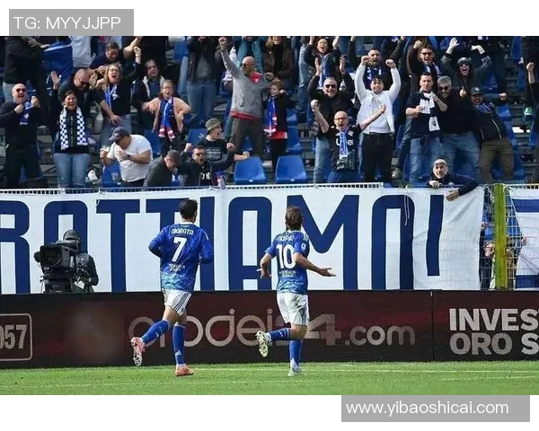 世界杯精彩对决皇马与AC米兰战成平局绝杀瞬间引发全场热烈反响