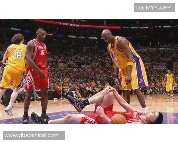 姚明在篮球场上展现绝技瞬间击败明星球员引发热议