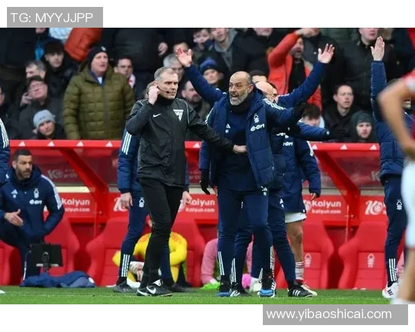 英超激战：里昂与波尔图鏖战至平局补时进球引发全场狂欢